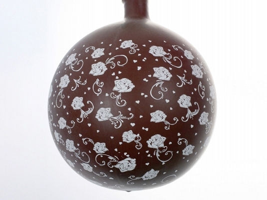 Balon lateksowy OLBO - burgund w kwiaty / średnica 1 m