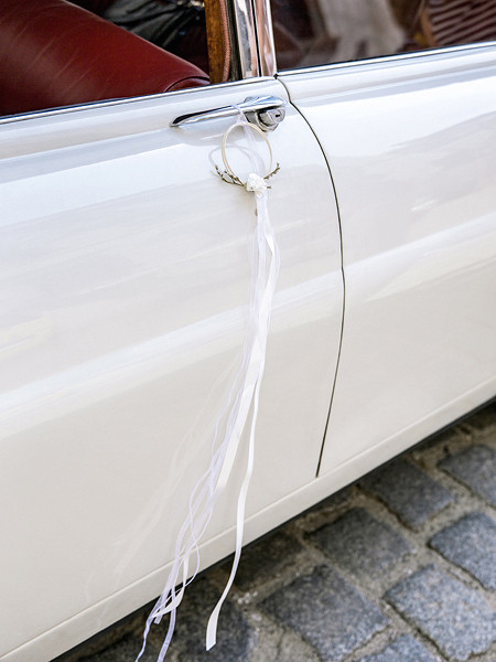 Zestaw rattanowych dekoracji na auto do ślubu, biały