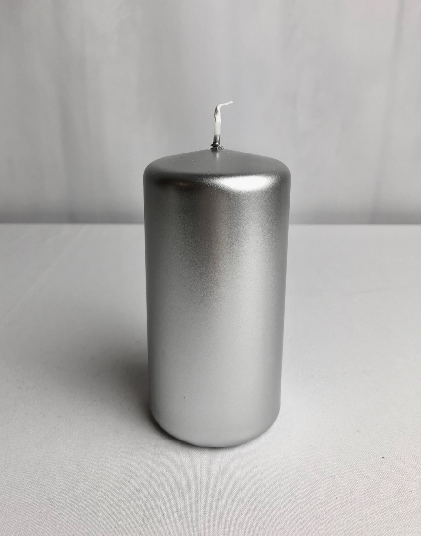 Srebrna świeca walec, metalizowana / 10x5,8 cm