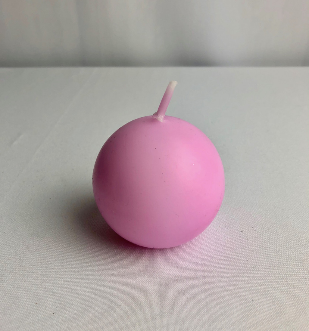 Różowa świeca kula, matowa / 6 cm