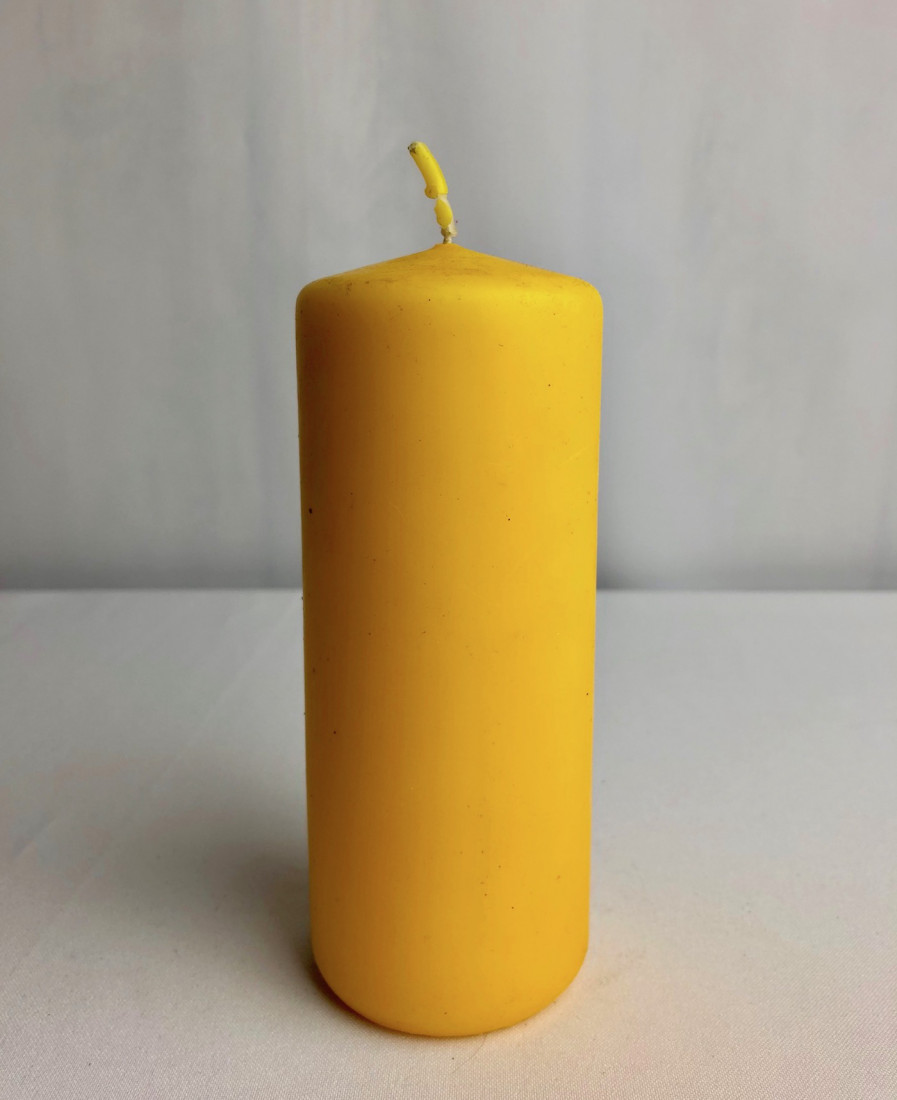Żółta świeca walec, matowa / 15x6 cm