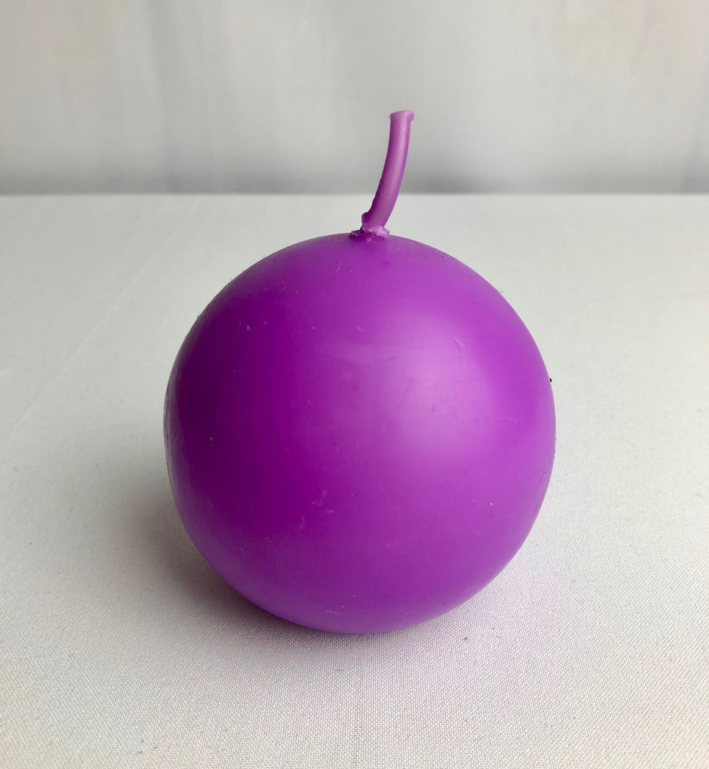 Fioletowa świeca kula, matowa / 8 cm