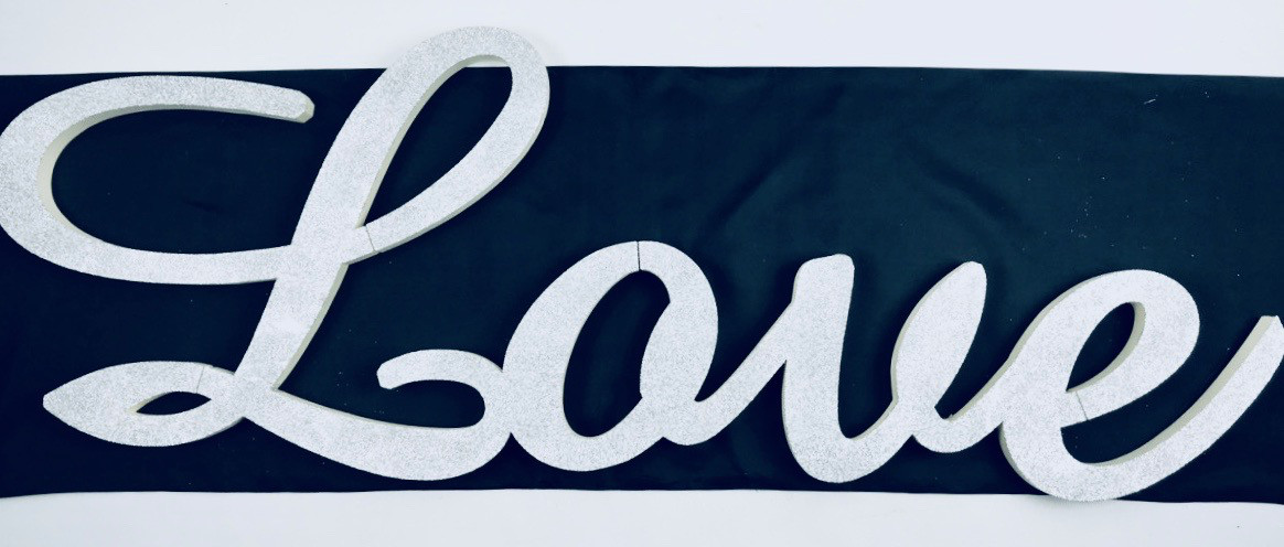 Dekoracja ze styroduru napis "Love"