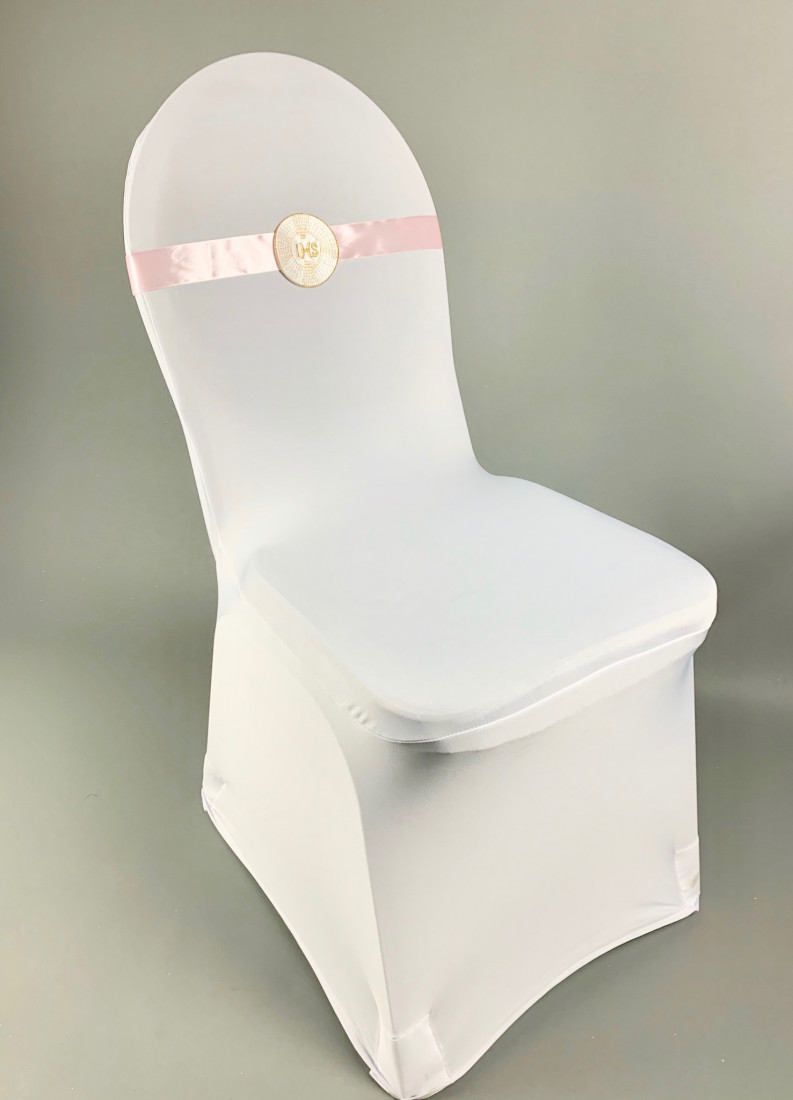 Pokrowiec na krzesło komunijne z różową szarfą